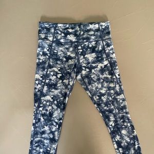 Athleta blue and white leggings